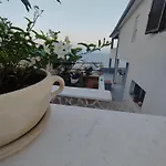 Karla * Sveta Nedelja (Hvar)