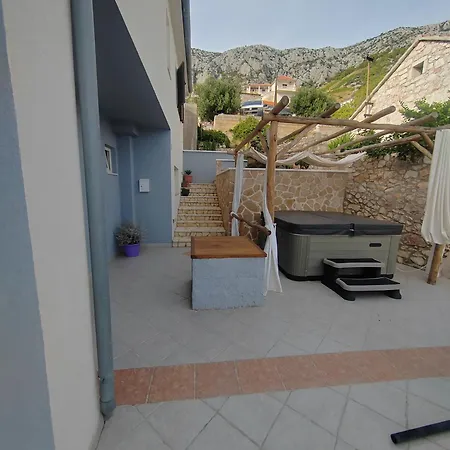 Karla * Sveta Nedelja (Hvar)