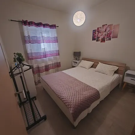 Karla Sveta Nedelja (Hvar)